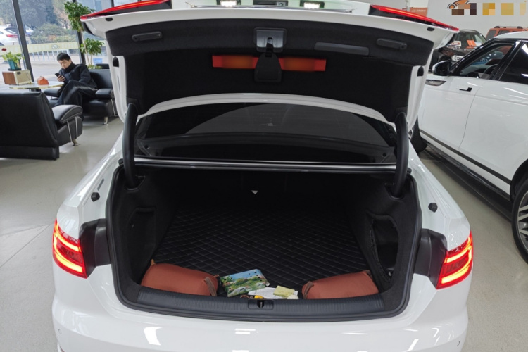 奥迪A4L 2019款 40 TFSI 进取型 国VI局部细节23