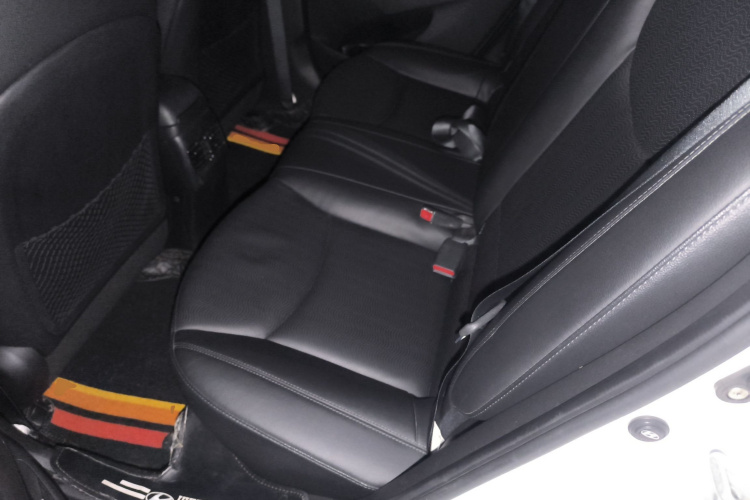 现代 朗动 2012款 1.6L 自动尊贵型中控内饰21