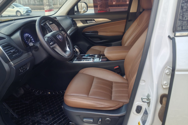 长安CS95 2017款 2.0T 两驱智途版局部细节19