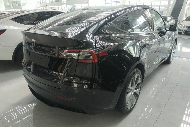 特斯拉 Model Y 2022款 改款 后轮驱动版车身外观7