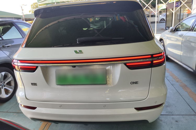 理想汽车 理想ONE 2021款 增程6座版车身外观6
