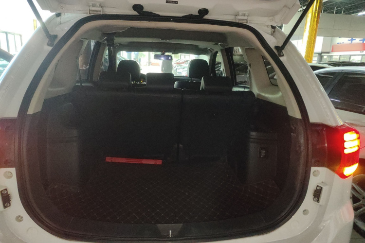 三菱 欧蓝德 2020款 2.0L 两驱畅享版 5座局部细节23