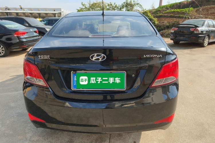 现代 瑞纳 2014款 1.4L 手动智能型GLS车身外观6