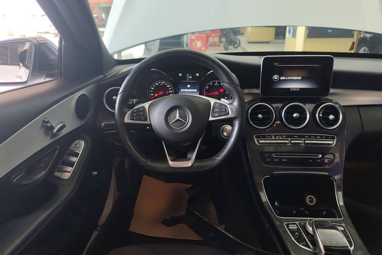 奔驰C级 2017款 C 200 运动版局部细节13