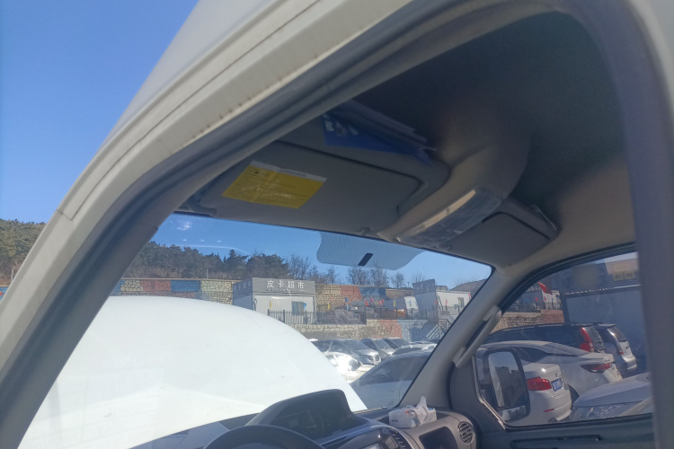 上汽大通MAXUS 新途V80 2021款 2.0T 手动经典城配王短轴中顶3座中控内饰22