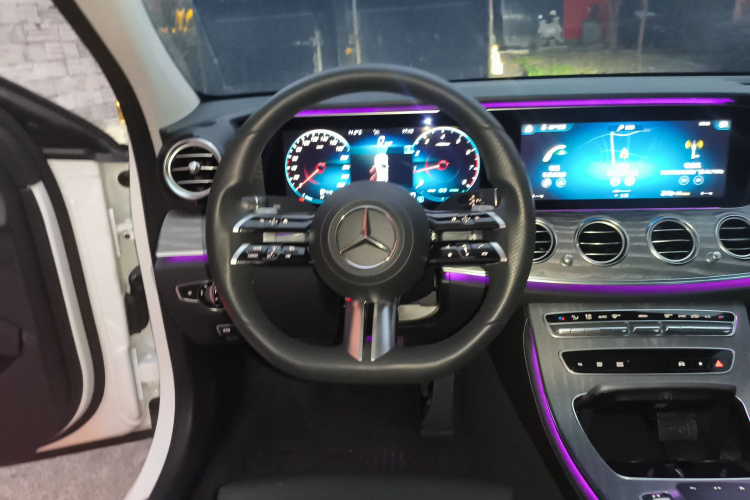 奔驰E级 2021款 E 260 L 运动型中控内饰13