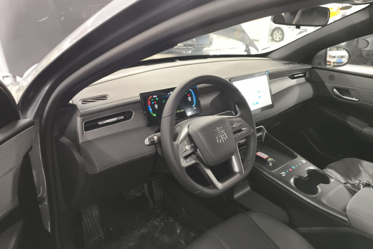 比亚迪 秦PLUS 2025款 DM-i 智驾版 128KM进取型中控内饰12