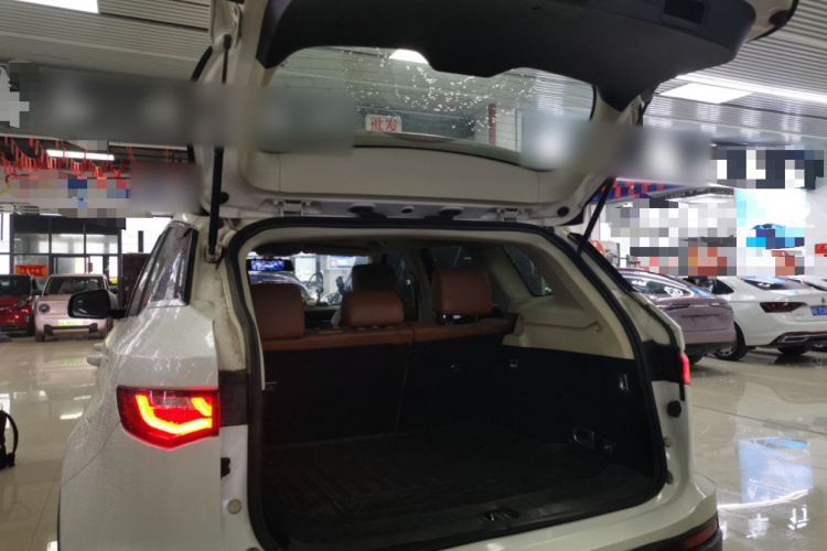 众泰T700 2017款 2.0T 自动尊享型机舱底盘23