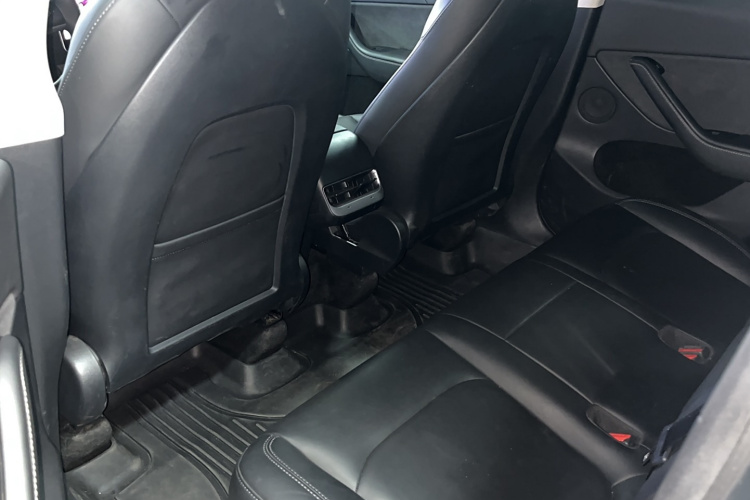 特斯拉 Model Y 2021款 标准续航后驱版中控内饰7004