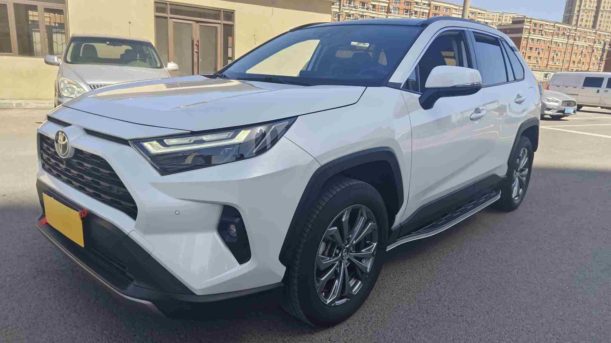 沈阳二手丰田RAV4荣放2023款，花紧凑型新车的钱买台大SUV？