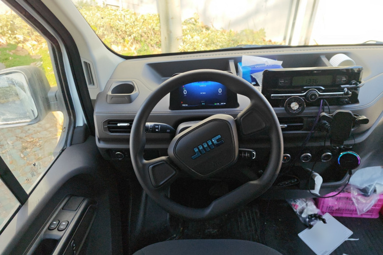 江铃 E福顺 2025款 明窗版 53.58kwh 中轴低顶中控内饰13