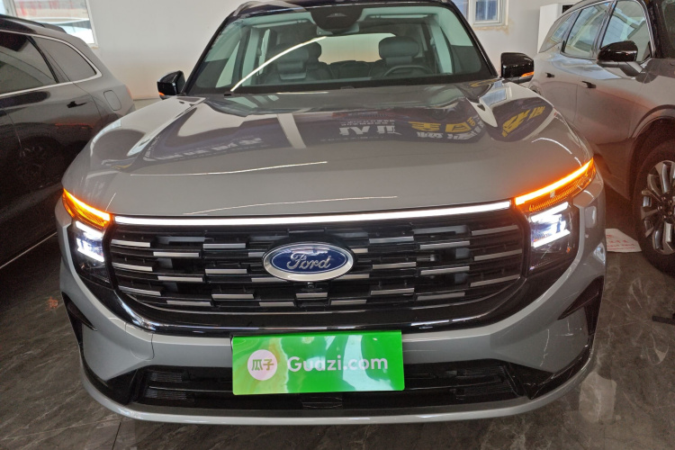 福特 2025款 锐界L 2.0T EcoBoost E混动四驱七座至尊型车身外观2