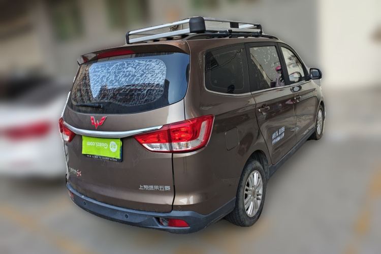 五菱汽车 五菱宏光 2016款 1.5L 改款S舒适型车身外观7