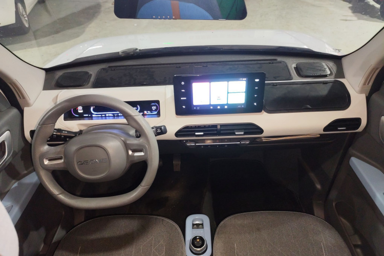 吉利银河 2023款 熊猫mini 200km 耐力熊中控内饰12