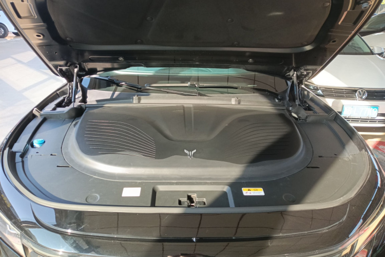 岚图汽车 岚图FREE 2023款 四驱超长续航增程版机舱底盘24