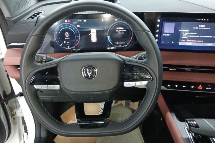 长安CS75 PLUS 2024款 第三代 冠军版 2.0T 智驾劲擎型中控内饰13