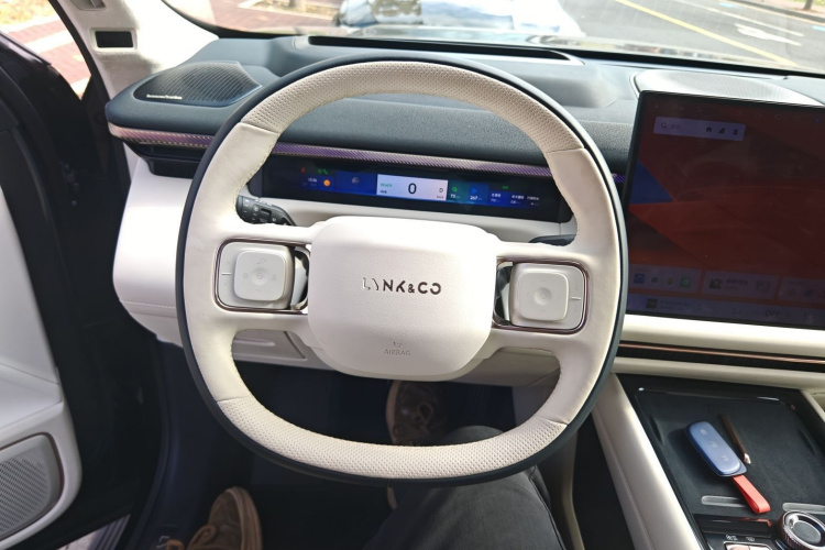 领克900 2025款 2.0T Ultra中控内饰13