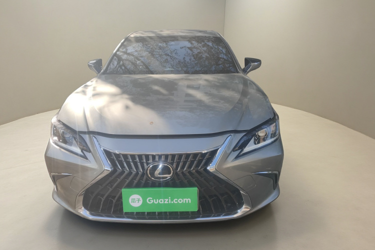 雷克萨斯ES 2024款 200 臻享版车身外观2