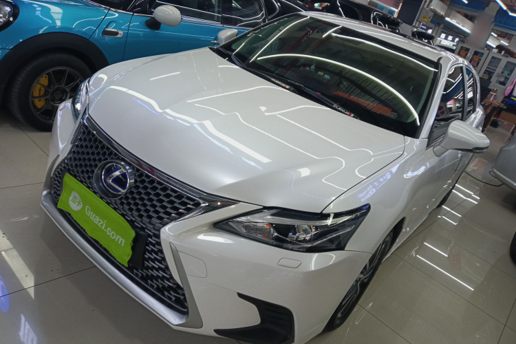 雷克萨斯CT 2020款 CT200h 舒适版 单色车身外观4