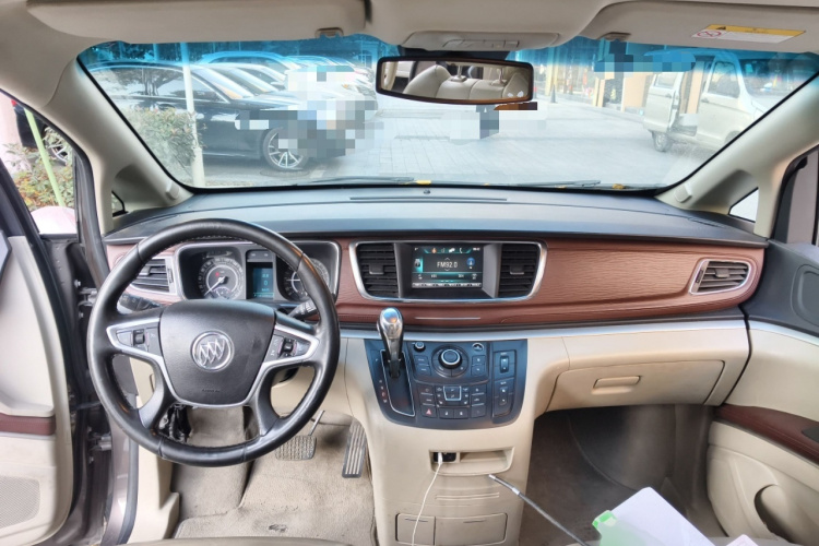 别克GL8 2017款 25S 尊贵型 国V中控内饰7002