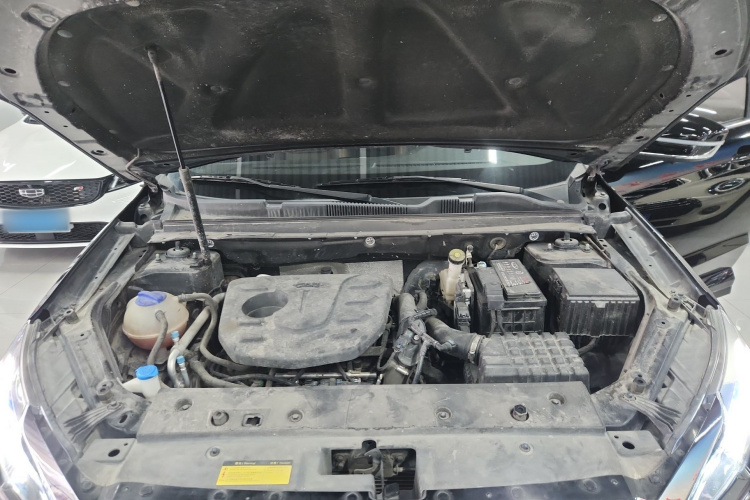 捷途X70 2020款 1.5T DCT悦行版 7座机舱底盘24