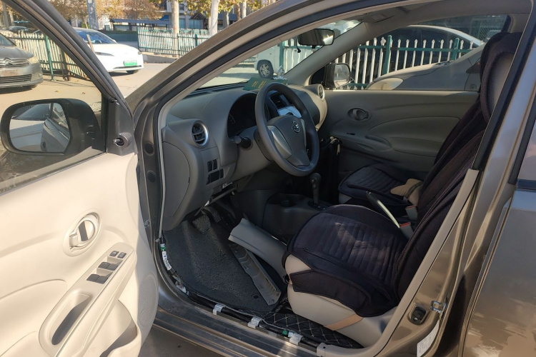 日产 阳光 2015款 1.5XE CVT舒适版中控内饰20