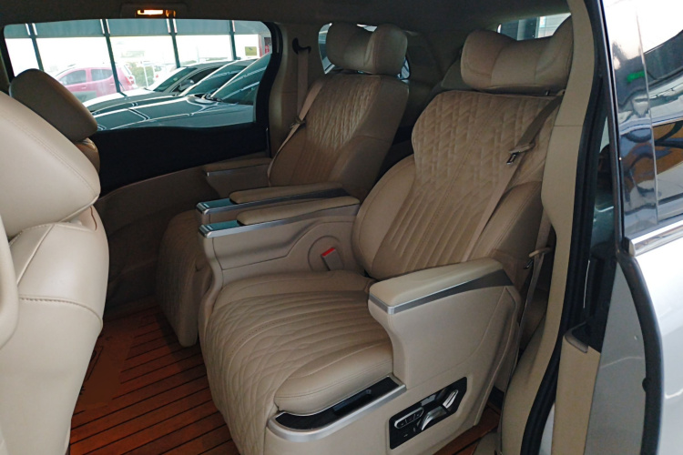 别克GL8 2018款 28T 豪华型 国VI中控内饰21