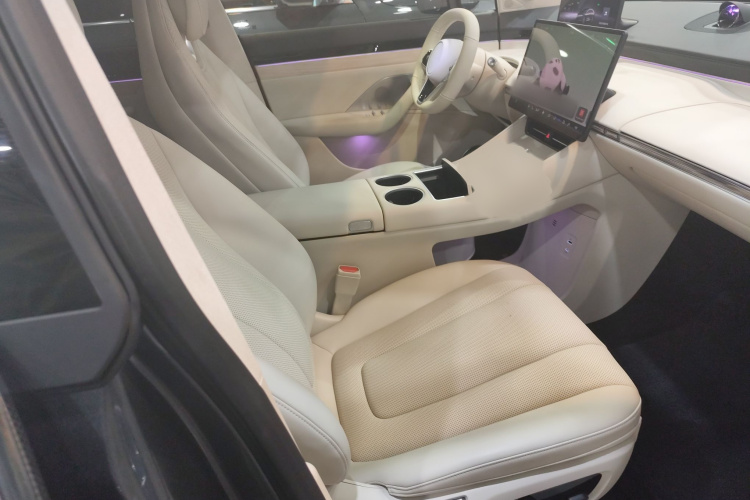 鸿蒙智行 智界R7 2025款 增程 251km Pro局部细节41