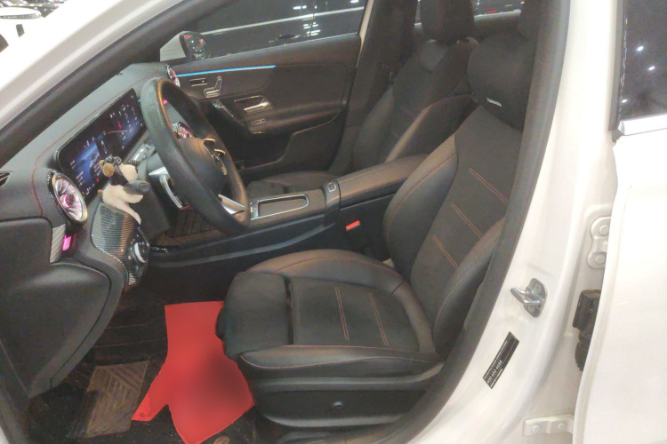 奔驰A级 2024款 改款 A 200 L 时尚型中控内饰19