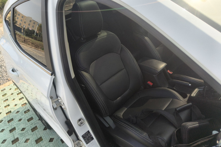 名爵ZS 2020款 全球百万畅销款 1.5L 手动65寸巨幕天窗版局部细节41