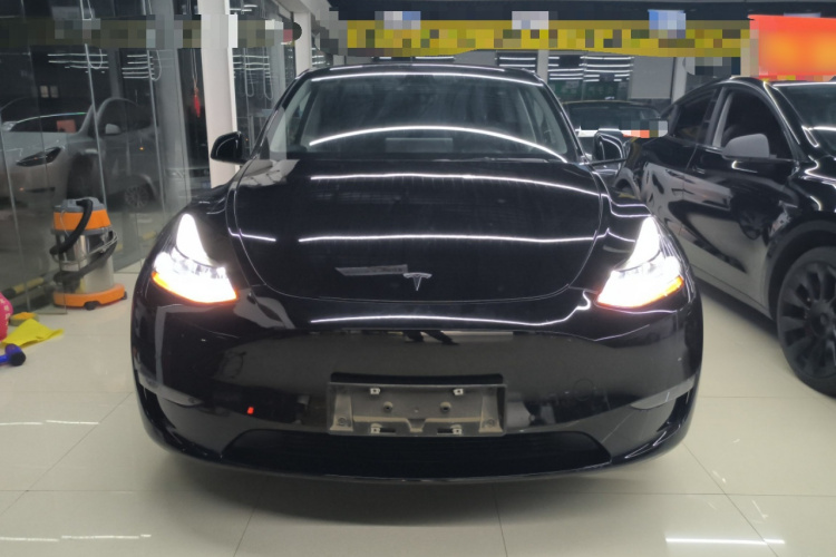 特斯拉 Model Y 2022款 改款 长续航全轮驱动版车身外观2