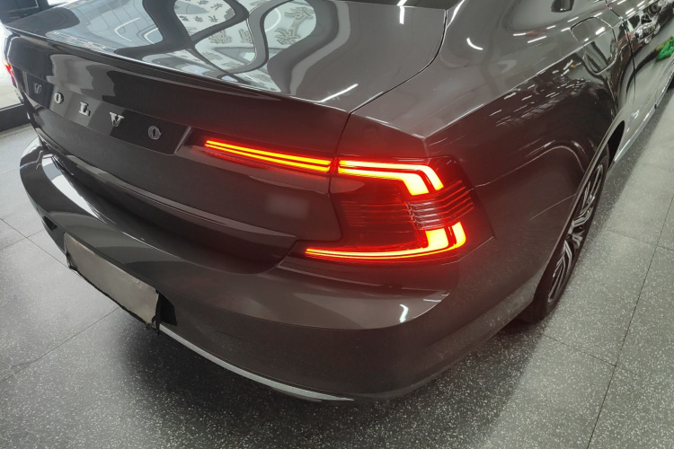 沃尔沃S90 2022款 B5 智逸豪华版车身外观9