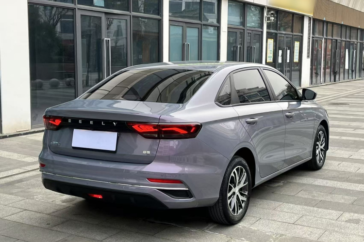 吉利汽车 帝豪 2026款 第4代 400万纪念款 1.5L 手动超越型车身外观7