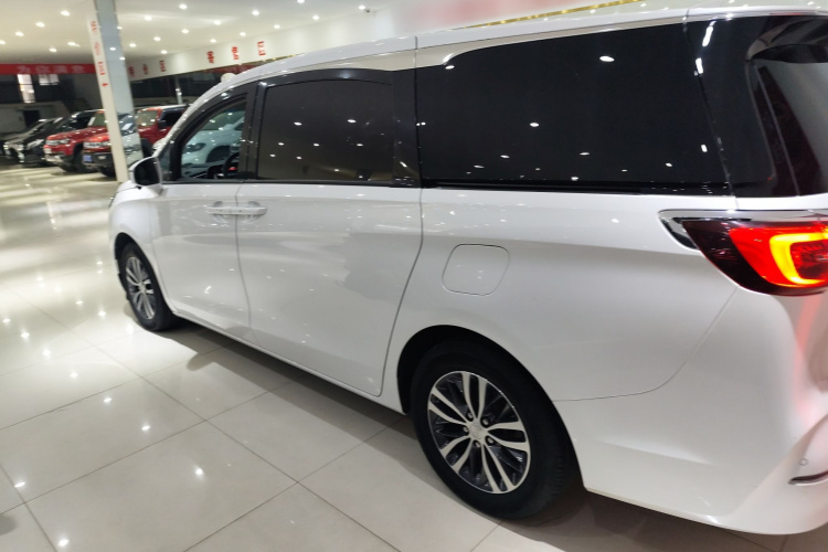 别克GL8 2022款 ES陆尊 653T 舒适型车身外观4