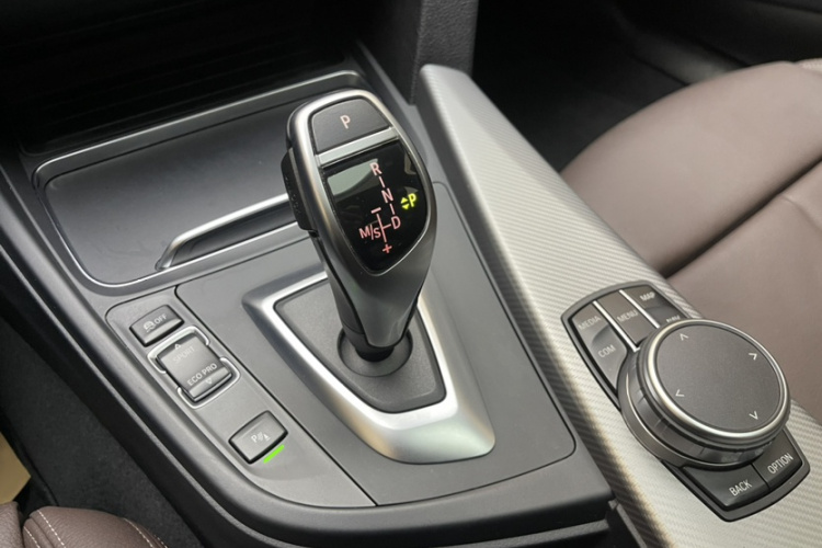 宝马3系 2019款 320i M运动曜夜版局部细节18