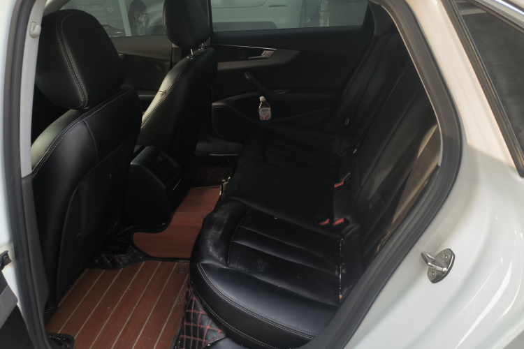 奥迪A4L 2019款 40 TFSI 进取型 国VI中控内饰21