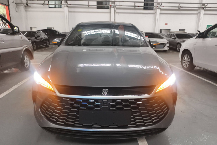 比亚迪 秦PLUS 2025款 DM-i 智驾版 55KM领先型车身外观2