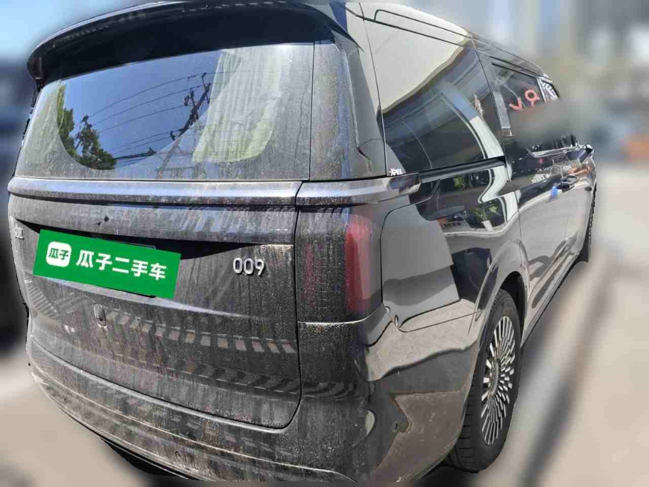 车辆右后45度外观展示