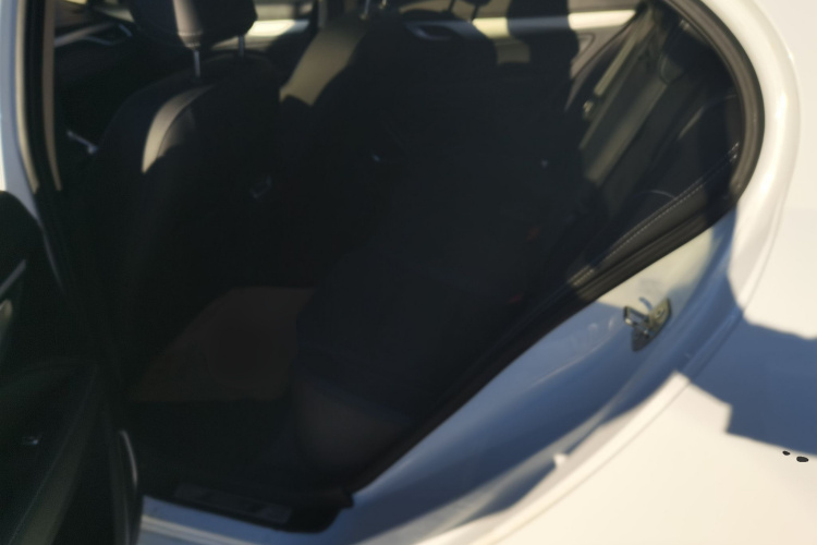 吉利汽车 帝豪 2018款 1.5L CVT向上互联版中控内饰21