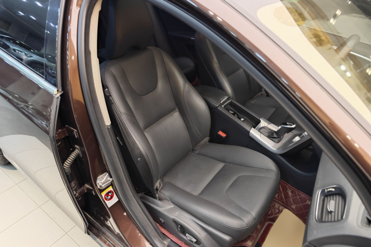 沃尔沃S60 2017款 S60L T3 智进版中控内饰7004
