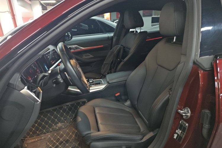 宝马4系 2022款 425i Gran Coupe M运动曜夜套装中控内饰19