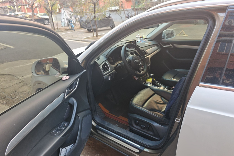 奥迪Q3 2015款 35 TFSI 舒适型中控内饰20