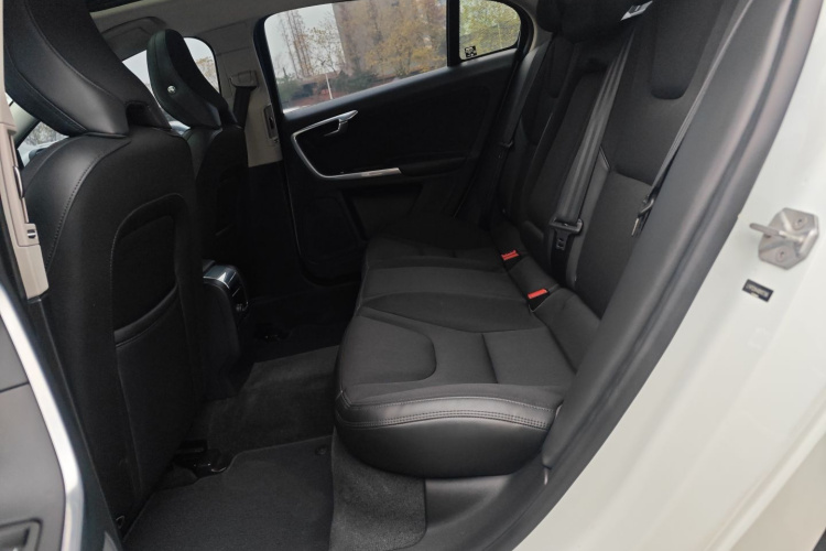 沃尔沃S60 2016款 S60L T3 智行版中控内饰21