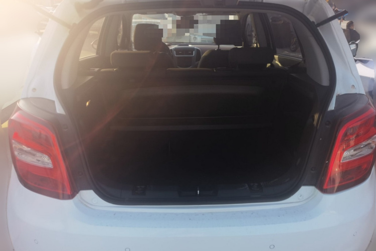 雪佛兰 爱唯欧 2014款 两厢 1.6SX AT 风尚版中控内饰23