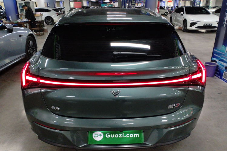 哪吒汽车 哪吒S猎装 2024款 增程300 标准版车身外观6