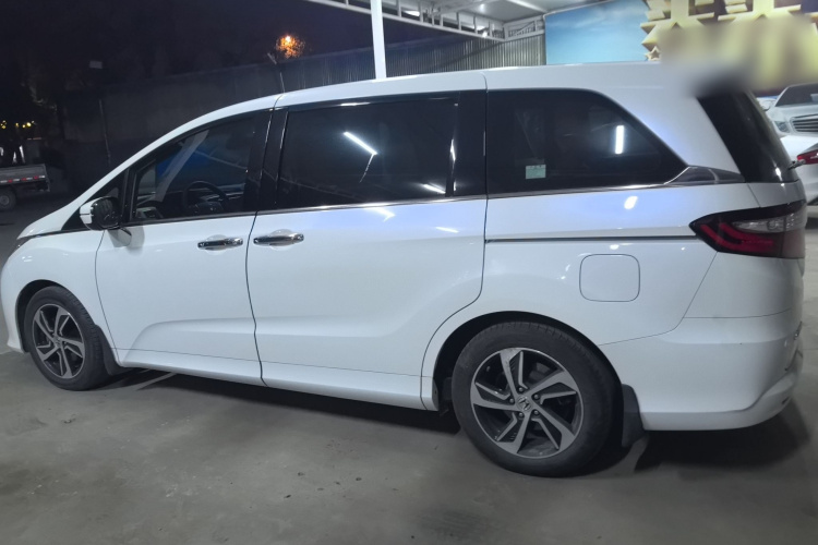 本田 奥德赛 2015款 改款 2.4L 豪华版车身外观4