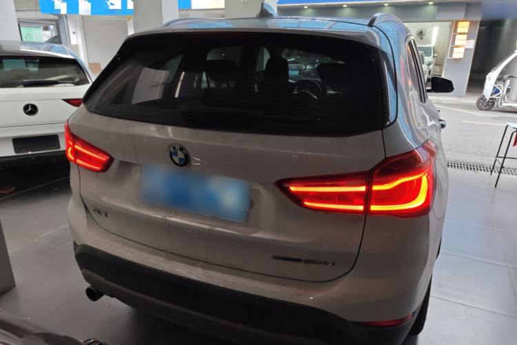 宝马X1 2019款 sDrive20Li 领先型车身外观6