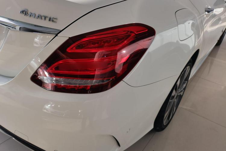 奔驰C级 2017款 改款 C 200 L 4MATIC 运动版车身外观9