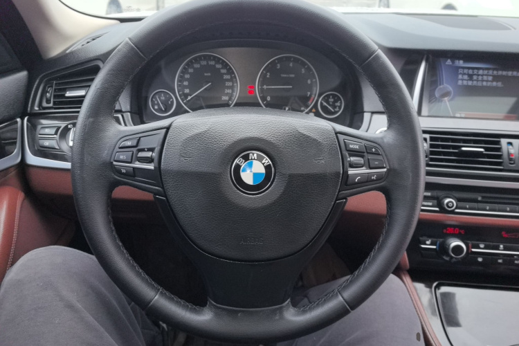 宝马5系 2014款 525Li 领先型中控内饰13