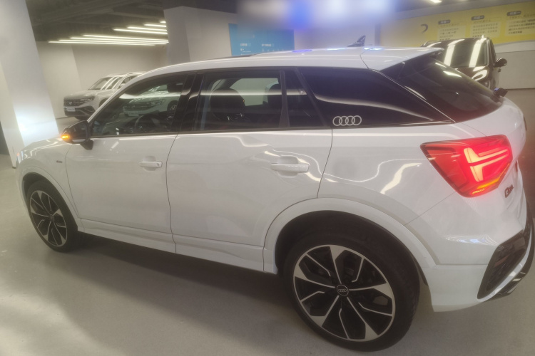 奥迪Q2L 2024款 35TFSI 豪华动感型车身外观4